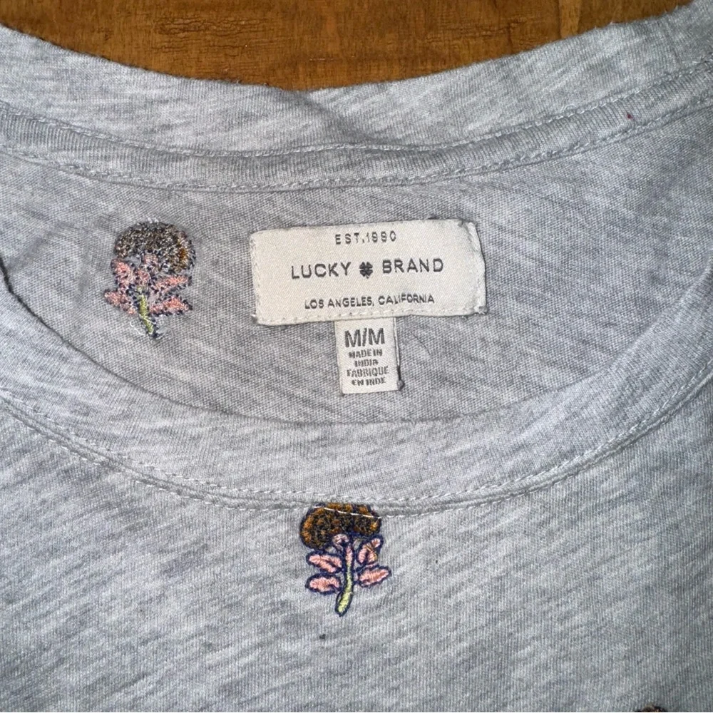 Lucky Brand Gray Short Sleeve T-Shirt with Embroidered Flowers - Picture 5 of 6